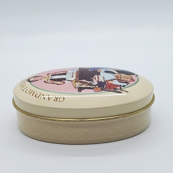 VTG new old stock Grandmother's are Special tin & Scented soap - Picture 3 of 13